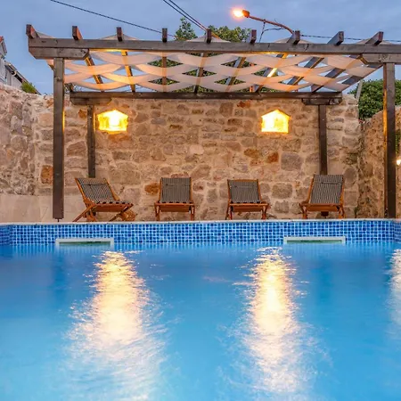 Amazing In With Outdoor Swimming Pool *